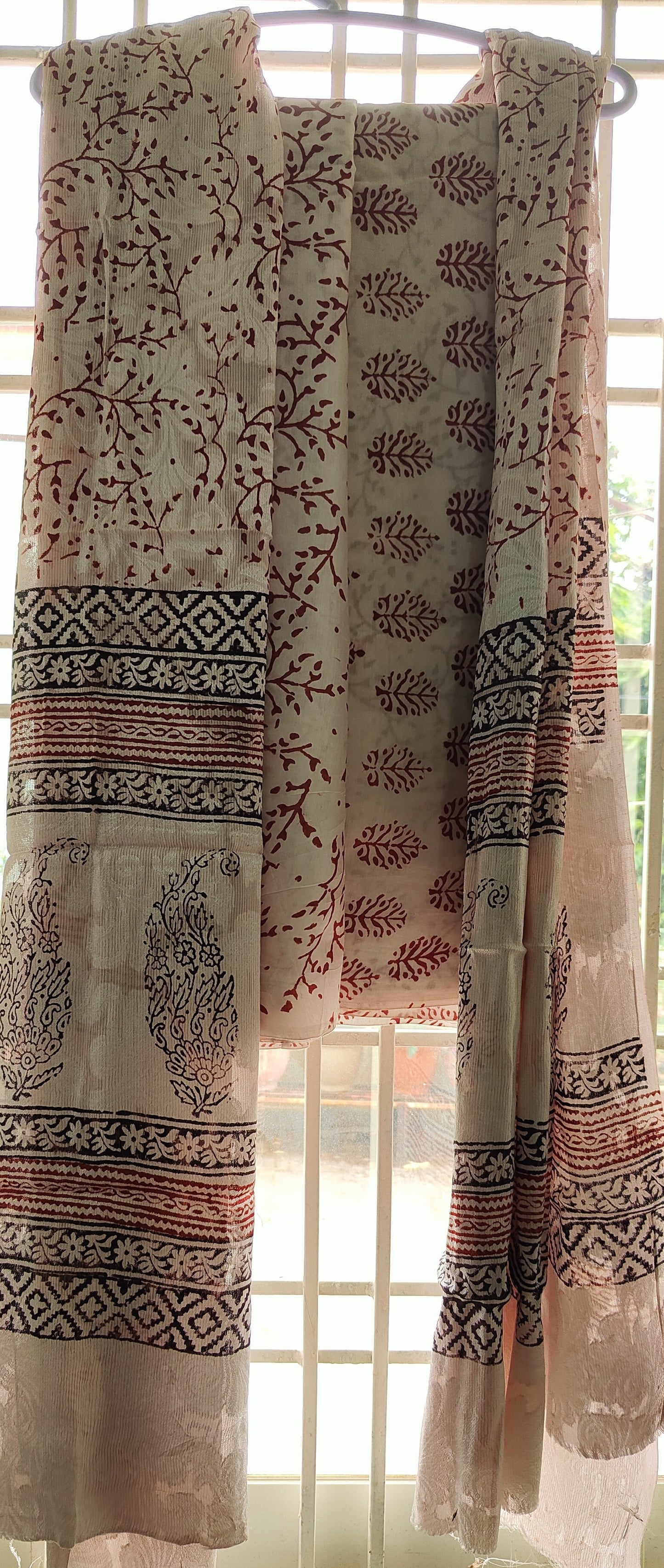 Bag Print Suit material with Chiffon Duppatta (White with Maroon)