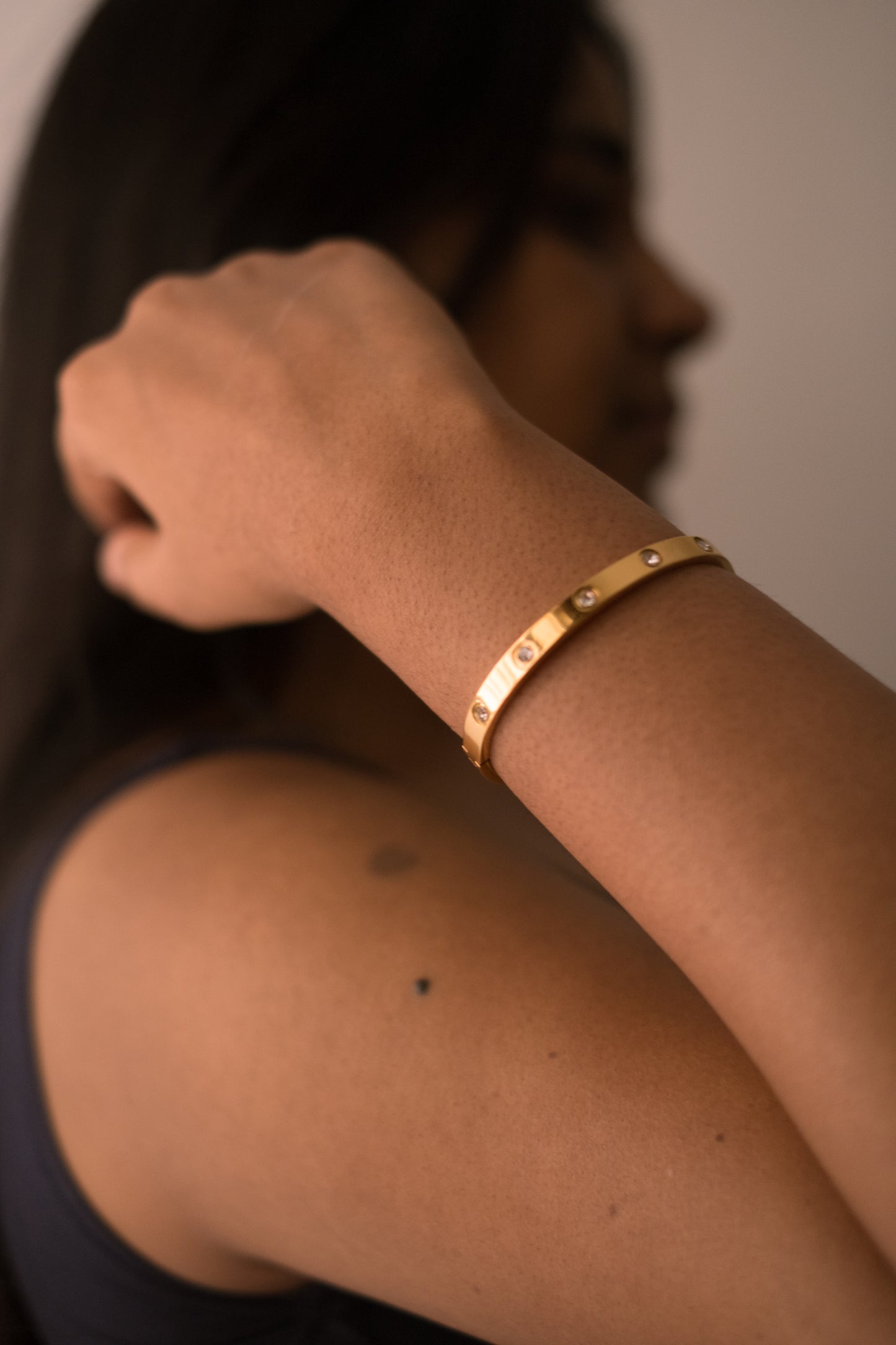 Elegant Golden Unisex Bracelet