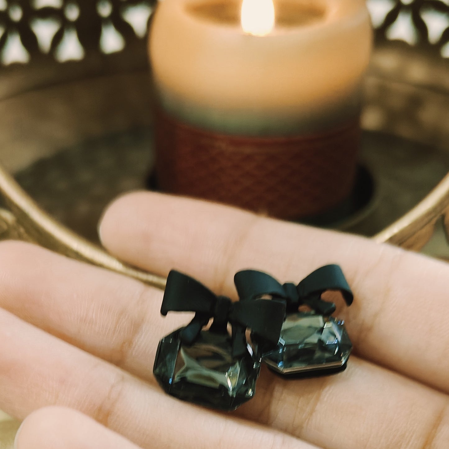 Black Crystal with Bow studs