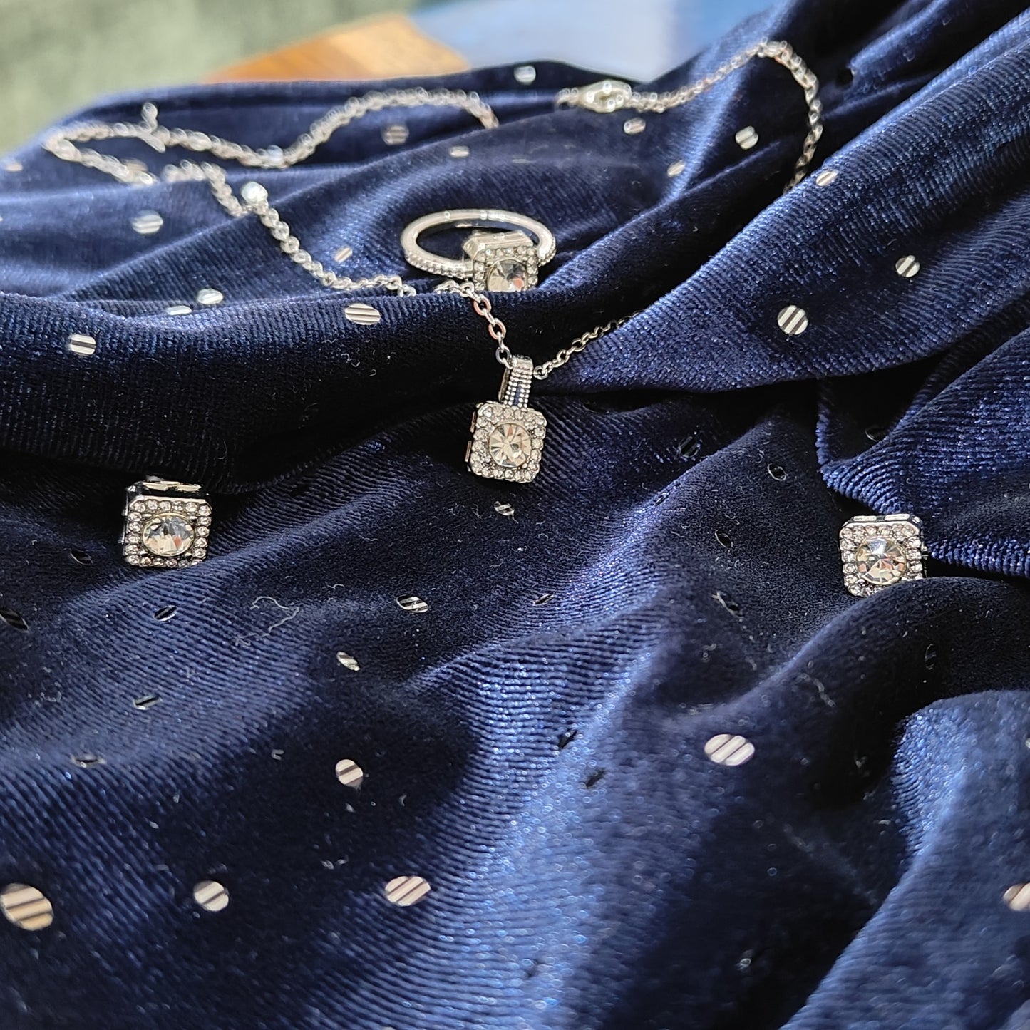 Sqaure Silver Crystal set