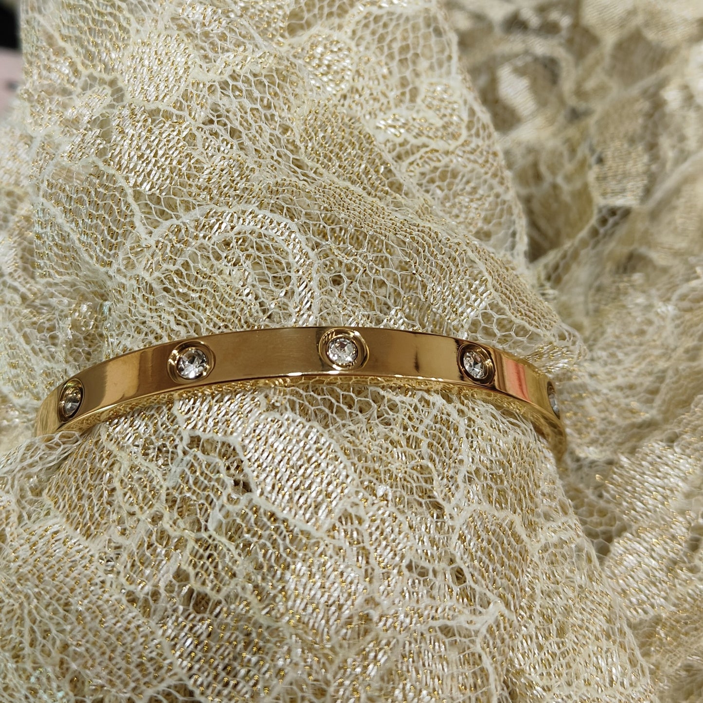 Elegant Golden Unisex Bracelet