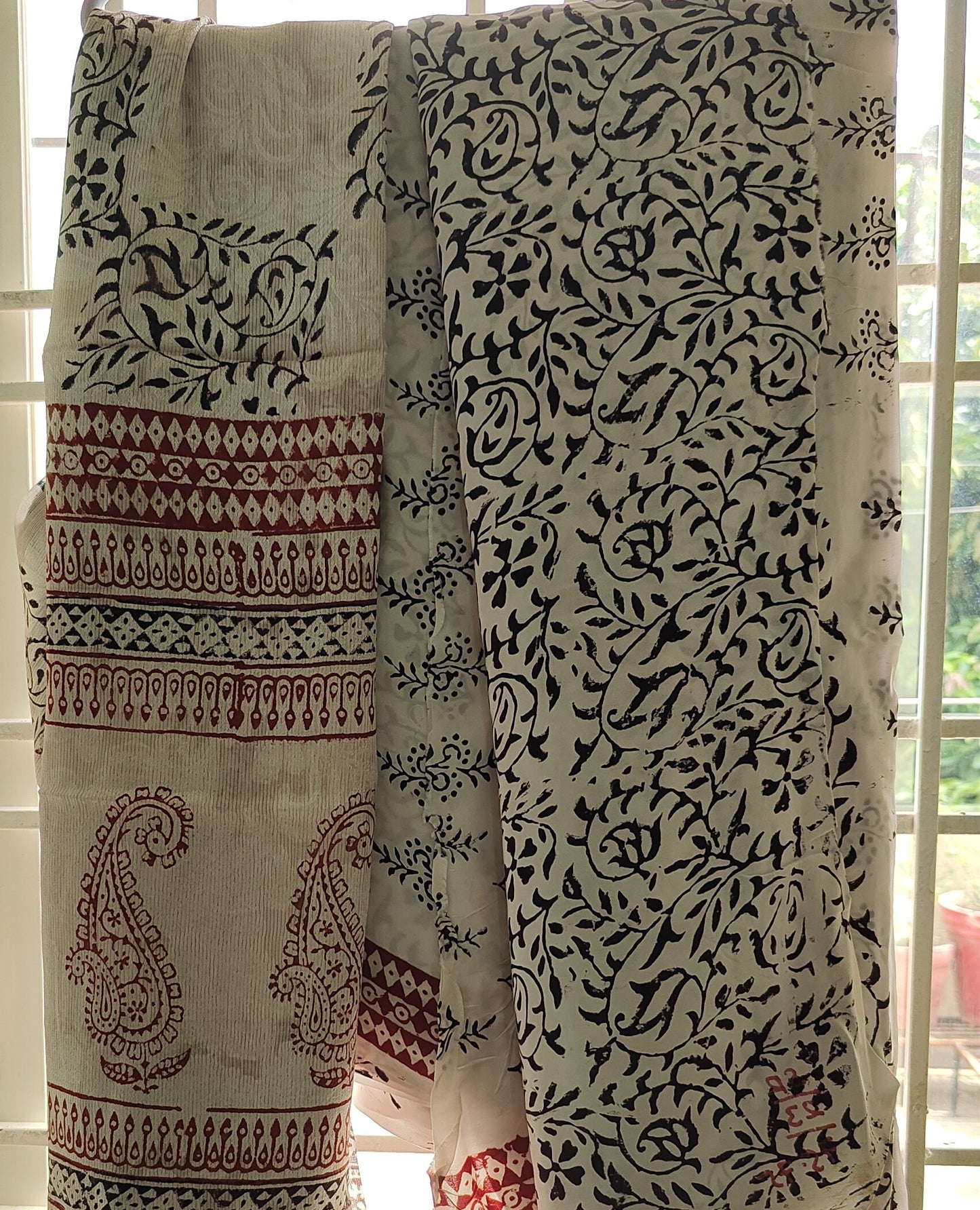 Bag Print Suit material with Chiffon Duppatta (Off White)