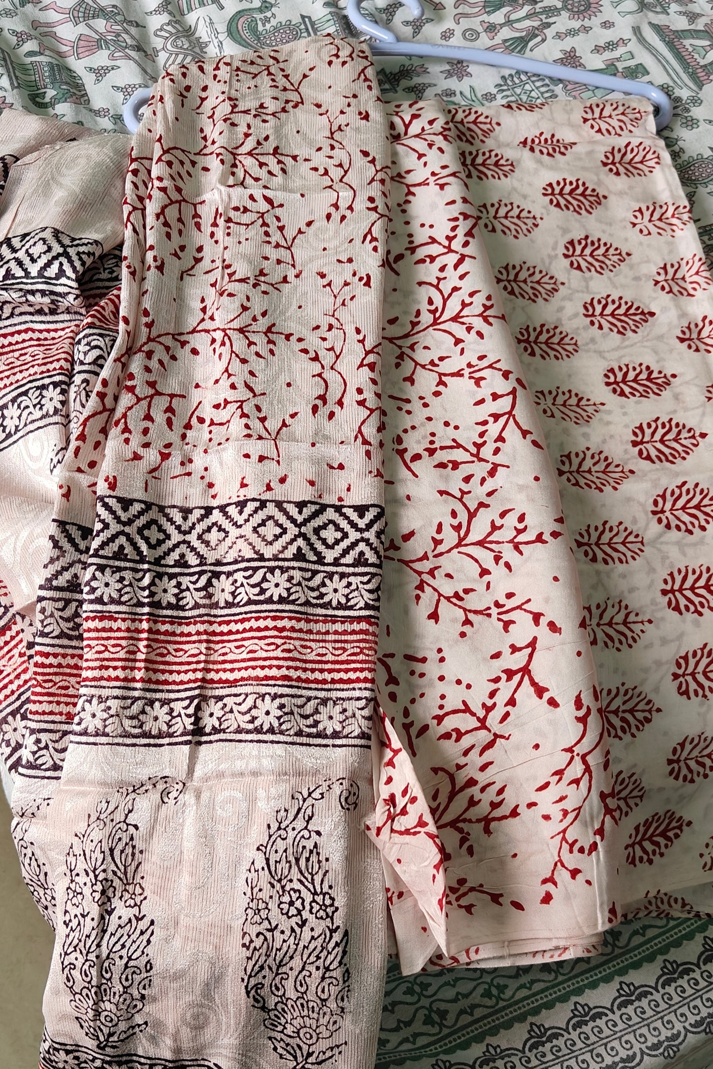 Bag Print Suit material with Chiffon Duppatta (White with Maroon)