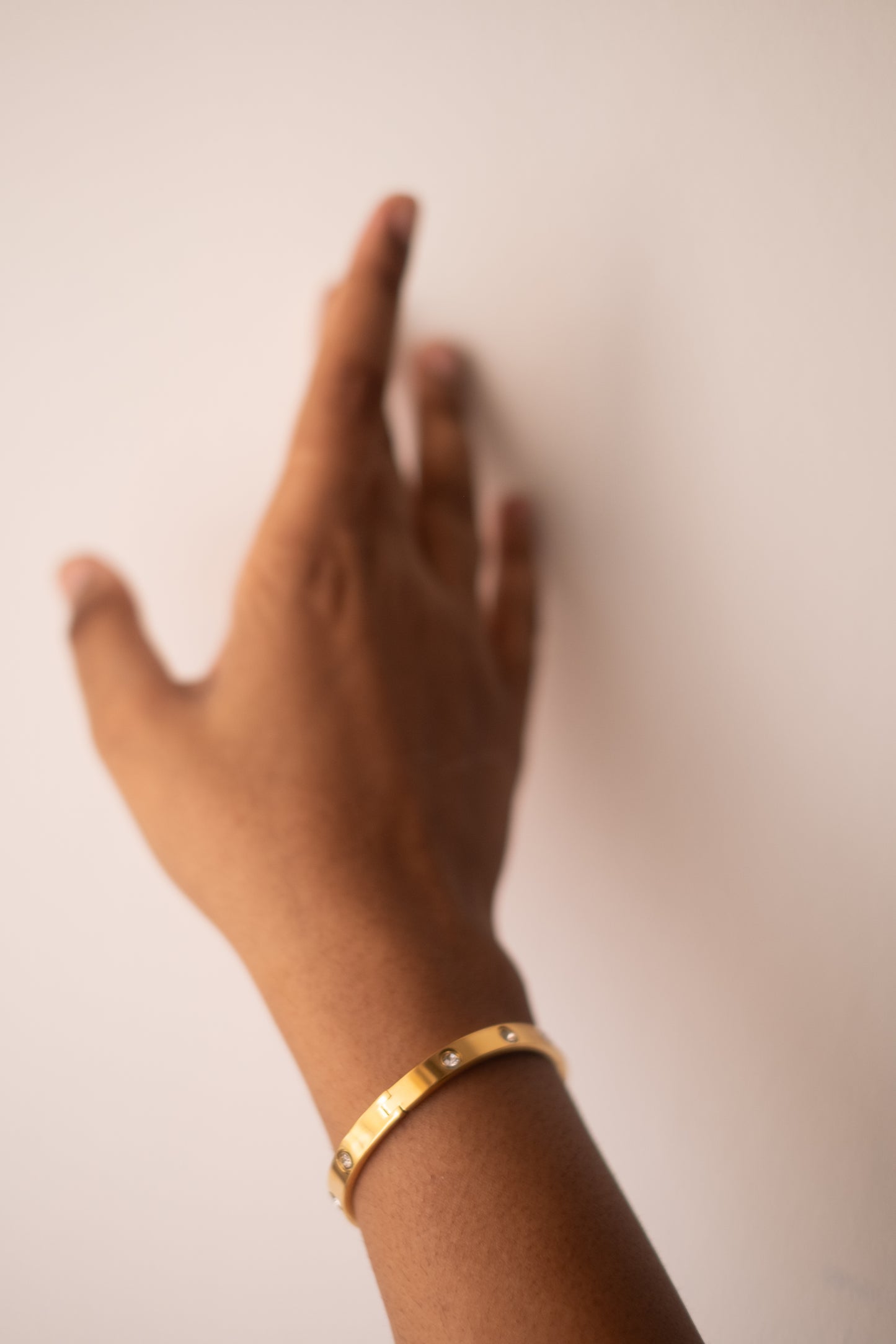 Elegant Golden Unisex Bracelet