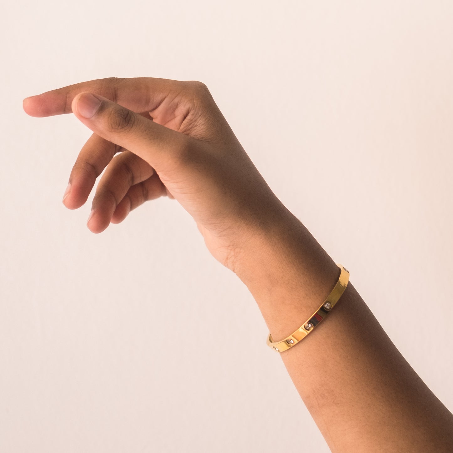 Elegant Golden Unisex Bracelet